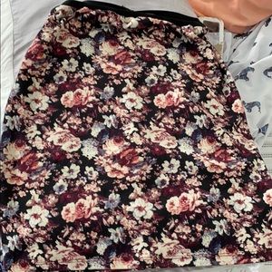 💕BLACK FLORAL 🌸 🌺 🌹 SKIRT💕
